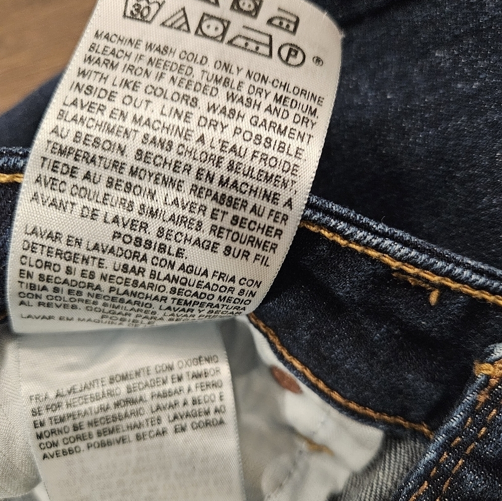 Levis Slight Curve Classic Boot Cut Jeans - Size 6 - Picture 10 of 13